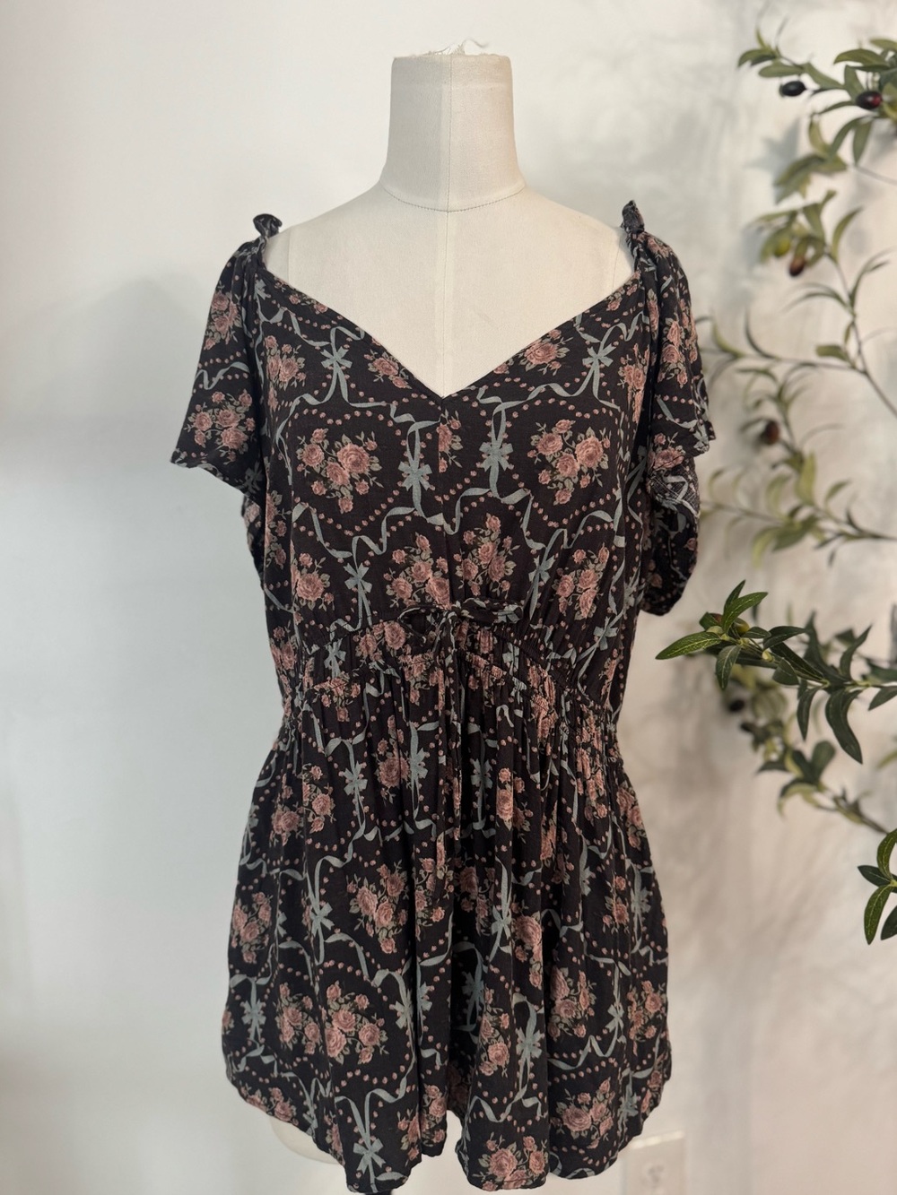 TORRID - V-Neck Flutter-Sleeve Blouse - Picture 1 of 7
